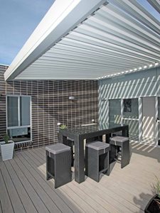 Outdoor deck with louvre sun shade system