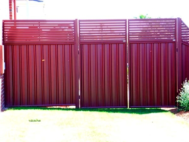 Superior-Steel-Aluminium-and-COLORBOND-Steel-Fencing-and-Gates Red