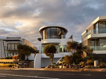 Curved Windows Award Winning Designs Black Rock House