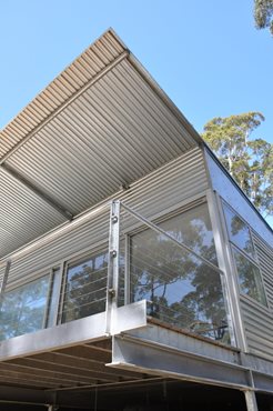 Galvanized sheet cladding and roofing reflect the texture of the granite outcrops and the Karri trees and also the radiant heat of bushfire. 