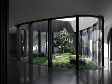 Curved Windows Award Winning Designs Glazed Court Yard 