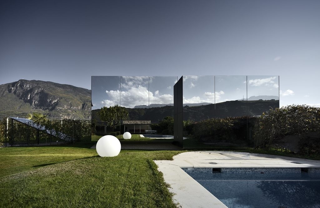 Reflect On This 5 Projects That Use Mirrors On Their Facades To Frame Nature Architecture And 