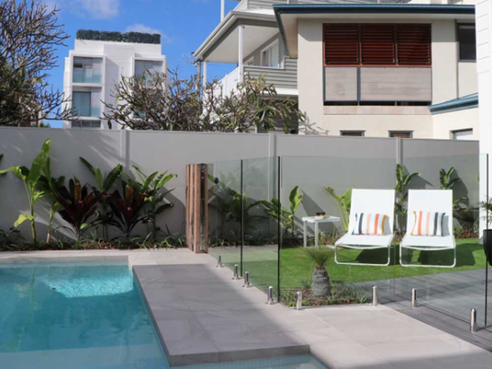 SlimWall and TrendWall systems were selected for Andrew Winter’s backyard