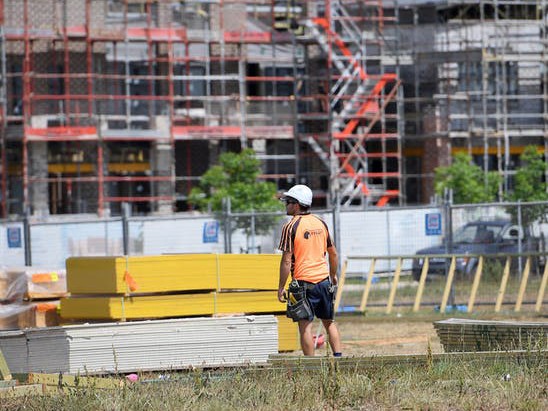 In the past, house building matched high immigration. Construction has increased, particularly in Sydney, but needs to make up the backlog of a decade of undersupply. Image: Dan Himbrechts/AAP
