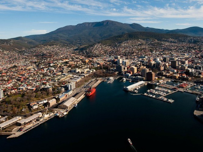 Hobart, along with all of Australia&#39;s capital cities&nbsp;has annual mean concentration of particulate matter&nbsp;(PM) below the WHO safety guidelines.
