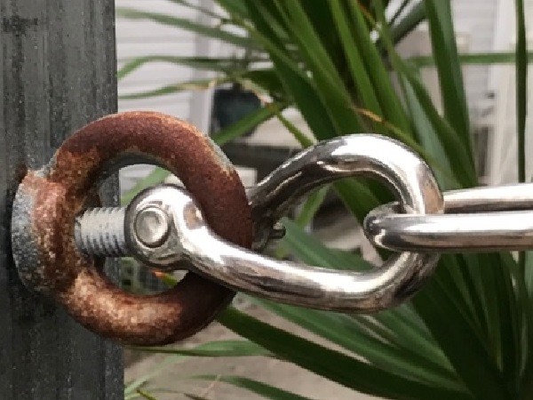 The areas of the galvanised eye nut in contact with the stainless steel twisted dee shackle have the worst corrosion.&nbsp;
