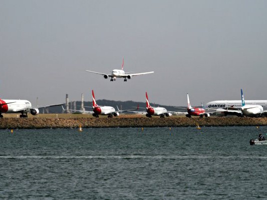 Planes flying into Sydney&#39;s existing Kingsford Smith Airport. Image: Australian Aviation
