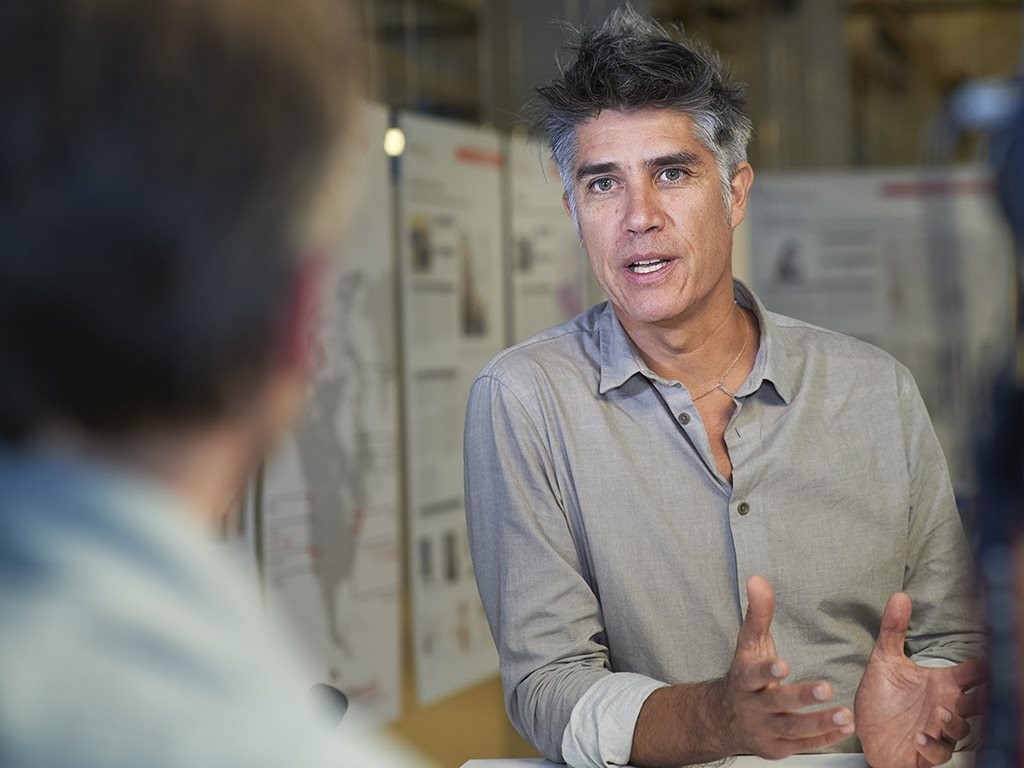 Alejandro Aravena - the winner of the 2016 Pritzker Prize - has been announced as the 2017 recipient of the Gothenburg Prize for Sustainable Development. Image: YouTube
