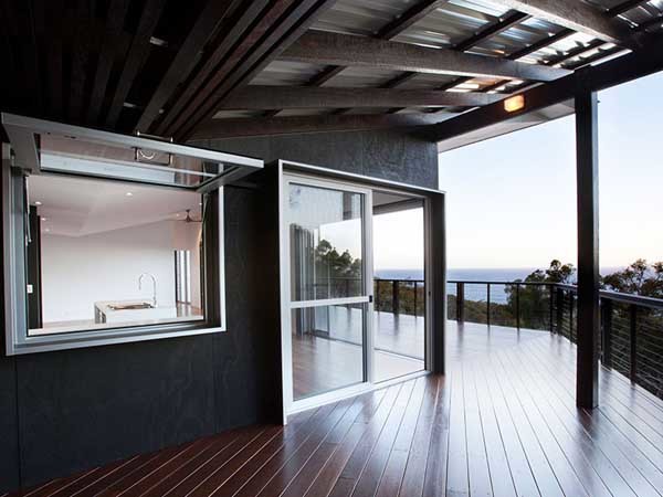 AWS Series 618-3 track sliding doors and screens open on to an expansive deck
