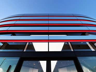 ALPOLIC/fr was chosen not merely to meet Porsche’s requirement for compliant cladding, but also for its moldability and superior performance