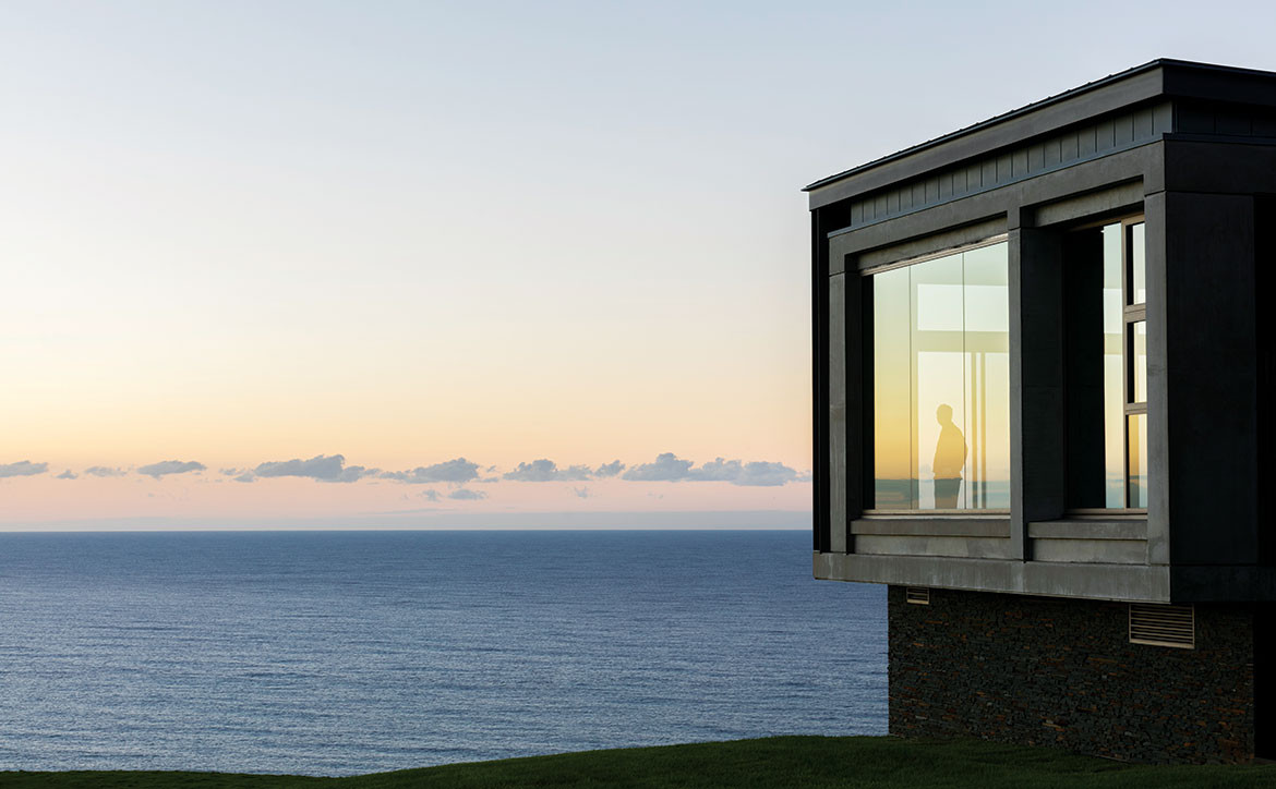 Horizon-house-coastal-home-exterior-window-1.jpg