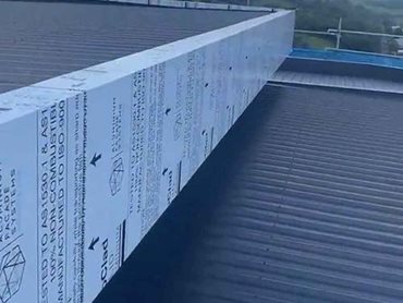 Kiama Residential features ProClad SOLID 3mm aluminium panels in Silver Ice Metallic