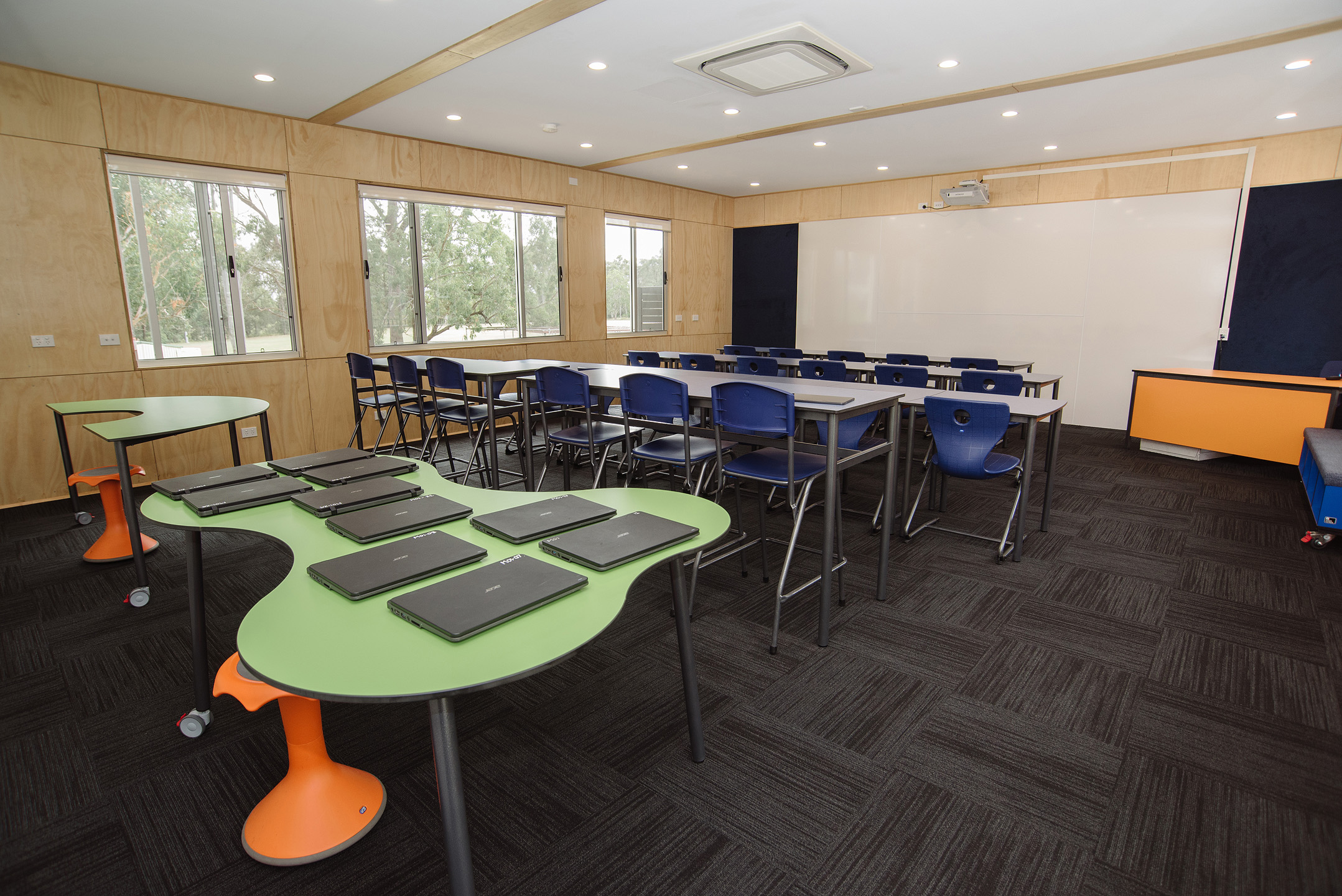 hivve-off-grid-renewable-classroom3-1.jpg