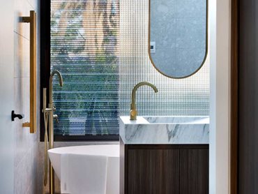 Kaynemaile’s metal effect steel coloured mesh screens provide solar shading and privacy screening in the bathroom