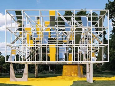 MAP studio’s pavilion features a reticular steel structure in galvanised and painted tubular profiles that support a set of panels in a mirror-finish aluminium coating (Photo: Anthony Richardson)