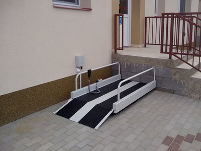 Portable Wheelchair Lift Set Up