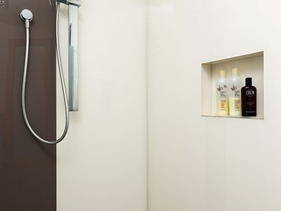 Torquay Bathroom with Niche