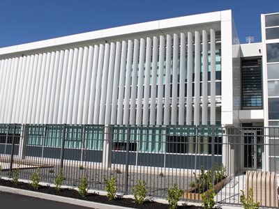 Commercial Building with 300mm Maxi Louvres2