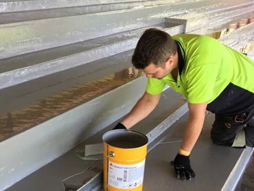 The existing floor coating was replaced with a durable, trafficable waterproofing membrane from Sika