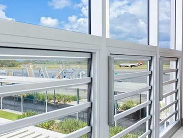 When prompted by the BMS, the louvres will automatically open to allow outside fresh air to circulate
