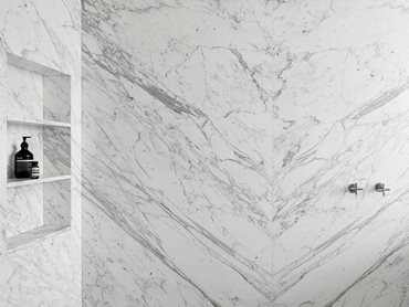 Bianco Gioia marble. Designed by Tobias Partners. Photography by Justin Alexander.
