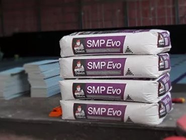 SMP Evo is especially designed for the application of stone, marble and porcelain tiles for a level, even finish