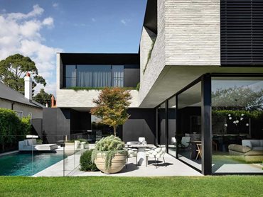The home’s L-shaped design wraps around the outdoor pool area