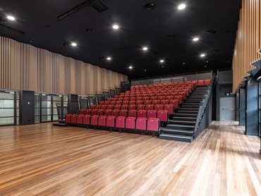 The auditorium side walls were provided in a custom SUPASLAT profile for sound absorption and diffusion