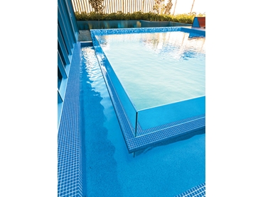 Pool Windows Pool Walls and Glass Water Features from Dimension One Glass Fencing l jpg
