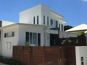 The four-townhouse project in Noosaville required an upmarket design appeal 