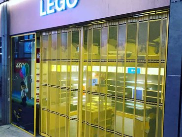 KRGS folding closures at the Lego store