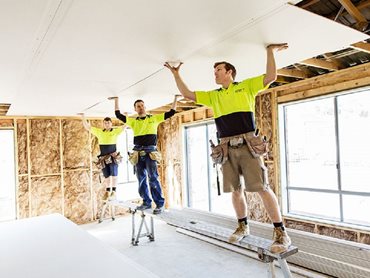 Installing SHEETROCK ONE plasterboard in a ceiling application