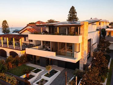 Hebel PowerPanel’s acoustic properties shield the home's residents from the noisy beach