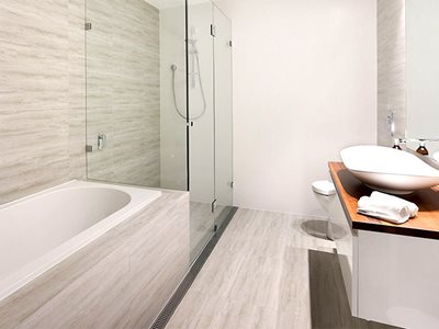 Lauxes Grates Standard Floor Residential Bathroom