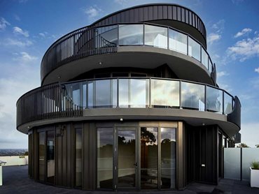 The glazed balustrades in combination with extensive wraparound windows make the most of surrounding parkland views 