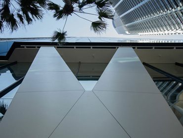 The installation used a ventilated facade system with mechanically fixed Keil anchors