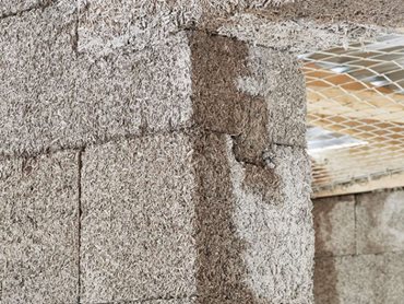 A hempcrete wall at the Pierre Chevet sports hall (Photography by Elodie Dupuis)