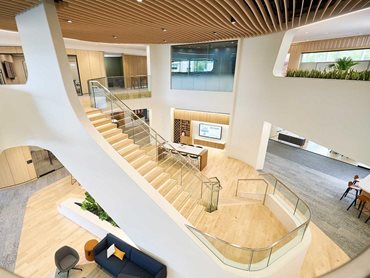 The expansive use of both flat and bent glass in the overlook railing creates a visual connection 