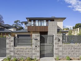 Textured and coloured masonry bricks and besser blocks