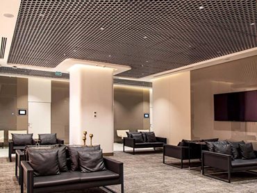 LOOP TYP 2 perforated metal ceiling with PUNTEO-J60 LED spots provides an elegant, seamless look