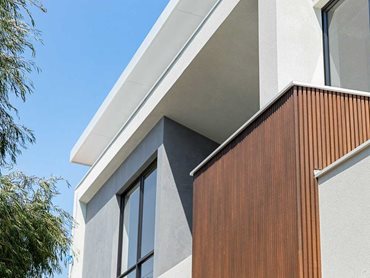 NewTechWood timber look cladding, with its contemporary appearance, blended seamlessly with the clean lines of the home 