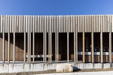 The battens were sourced from the now demolished Waverley Council Works Depot at Zetland. Photography by Brett Boardman