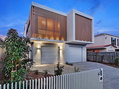 QLD residential home with non-combustible timber look aluminium cladding