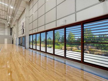 The louvre windows promote cross-ventilation, provide safety and prevent traffic noise intrusion 