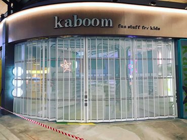 KRGS folding closures at the Kaboom store