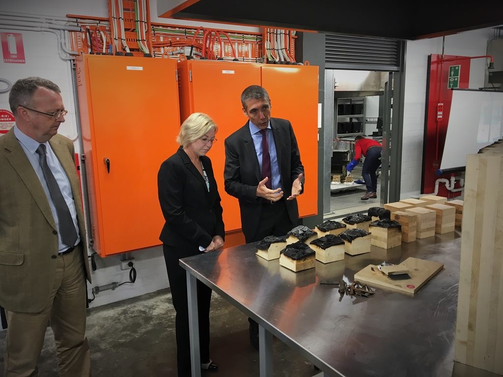 Forestry Minister Leanne Donaldson touring the Centre for Future Timber Structures at UQ
