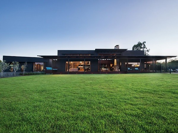 Two Roads House by Aspect Architecture in Maleny
