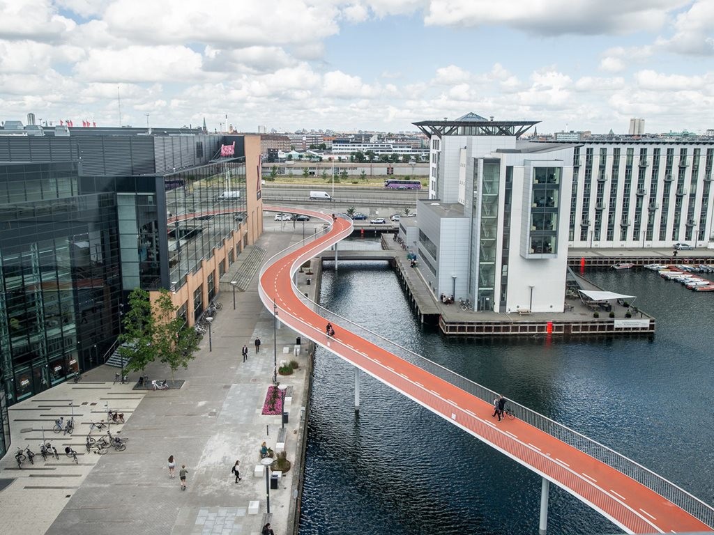 The &lsquo;Bicycle Snake&rsquo; in Copenhagen separates pedestrians and cyclists, allowing both to navigate the city more safely. Image:&nbsp;Cycling Embassy of Denmark/DISSING+WEITLING
