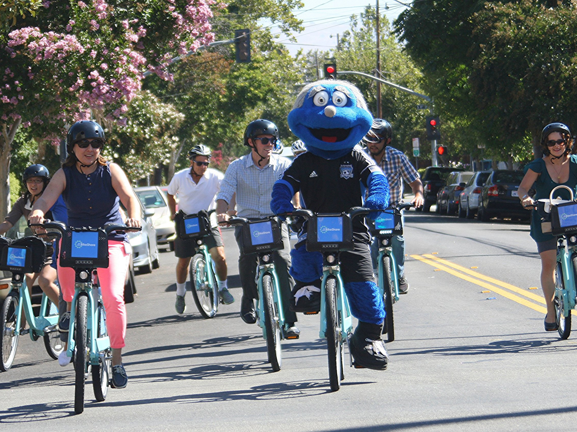 People use share bikes for many reasons, including health benefits and even because they like the design. Image: Richard Masoner/Bay Area Bike Share launch in San Jose CA/Flickr, CC BY
