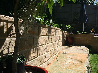 NatureStone retaining wall system
